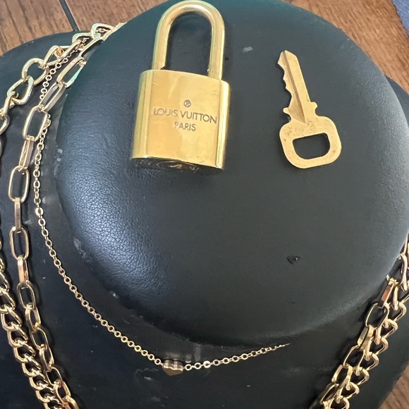 Louis Vuitton lock and key with unbranded necklace LV lock 323 great Xmas gift - Picture 5 of 10